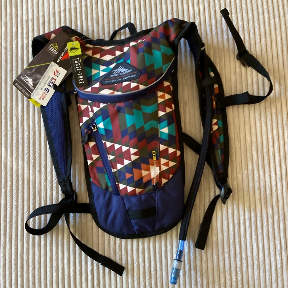 NWT High Sierra Hydration Pack Tokopah Series 2.0